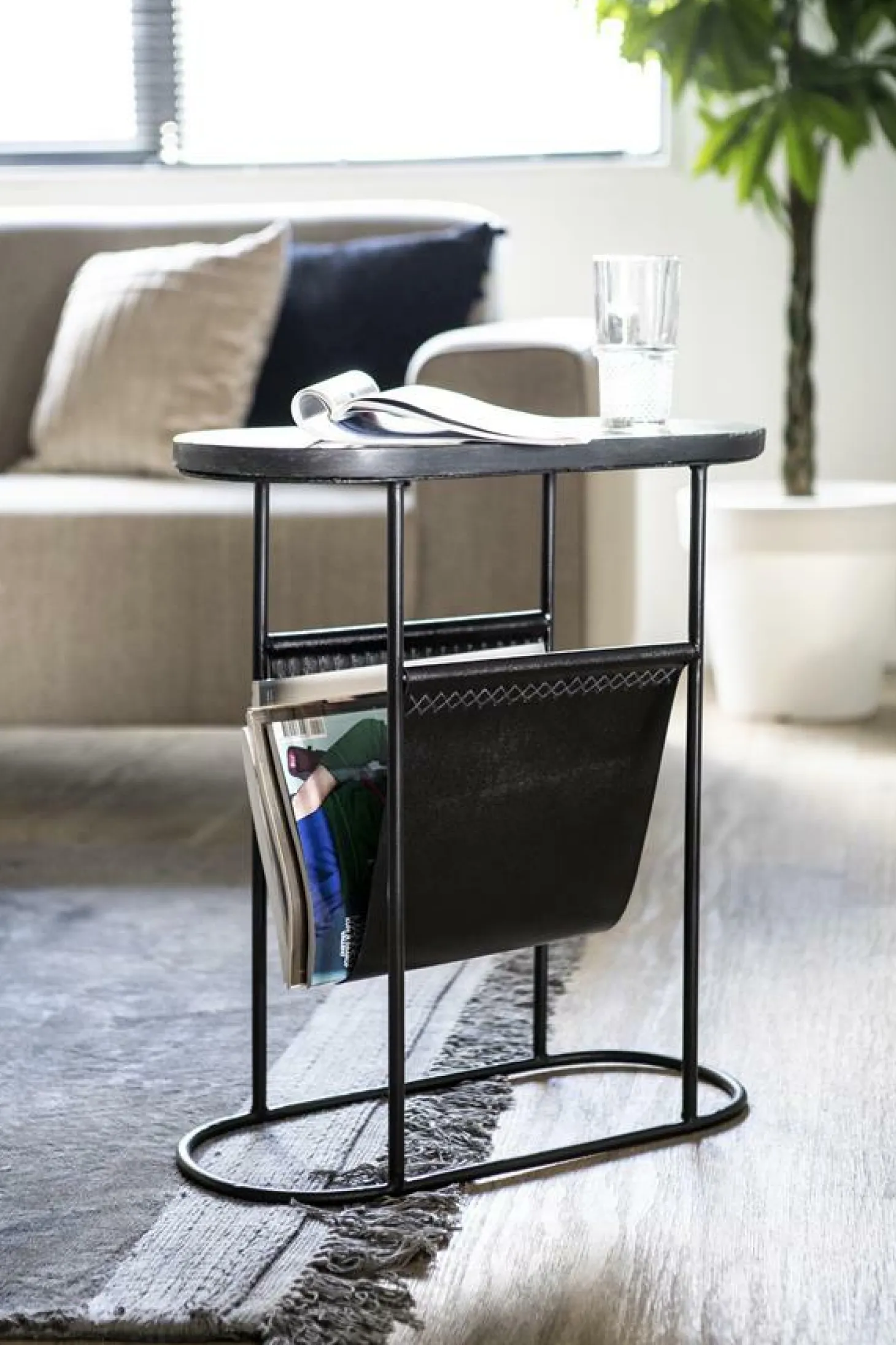 Bijzettafel Daily Marmer met tijdschriftenrek - zwart - Loft24.nl