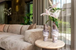 Bijzettafel Douglas Mangohout en Travertin - Ø50 cm - Loft24.nl