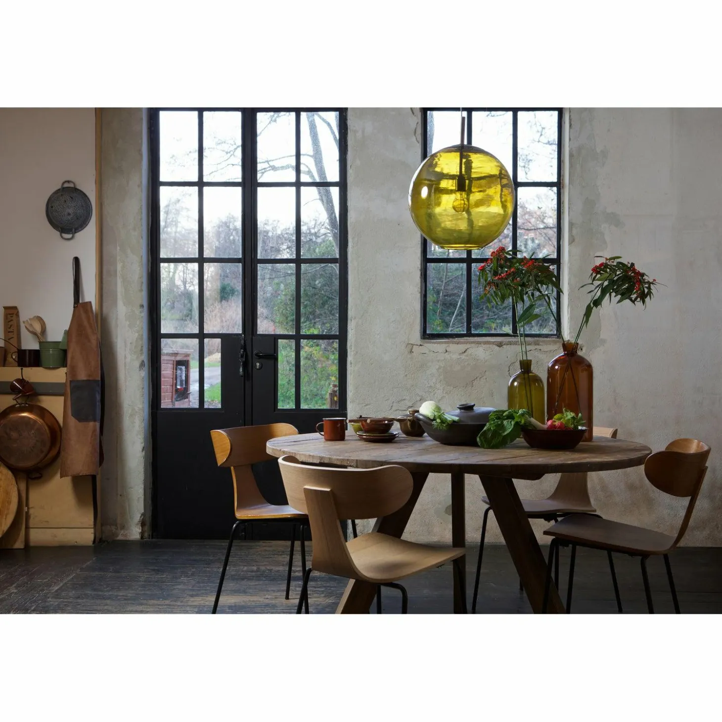 Eetkamerstoel Form met zwarte poot - Naturel - Loft24.nl