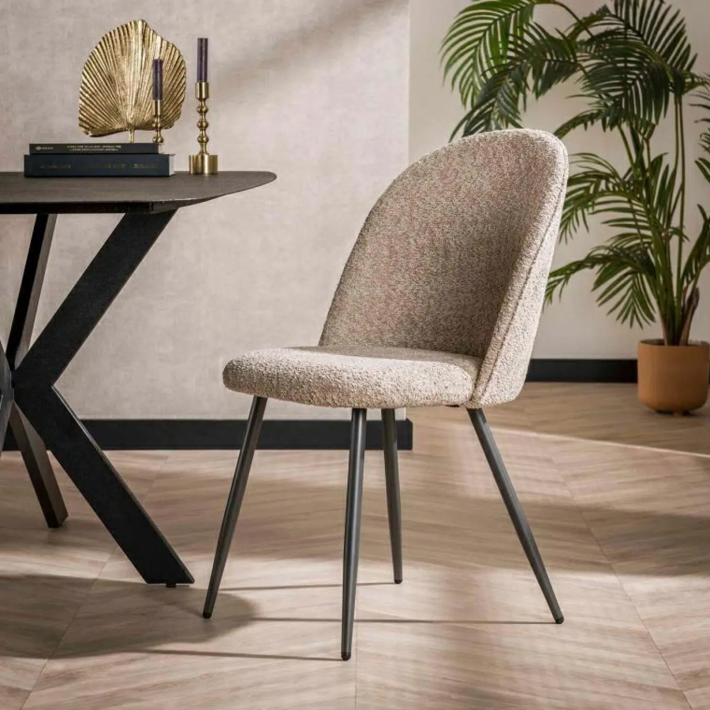 Eetkamerstoel Tom met hoge rug - Bouclé Zand - Loft24.nl