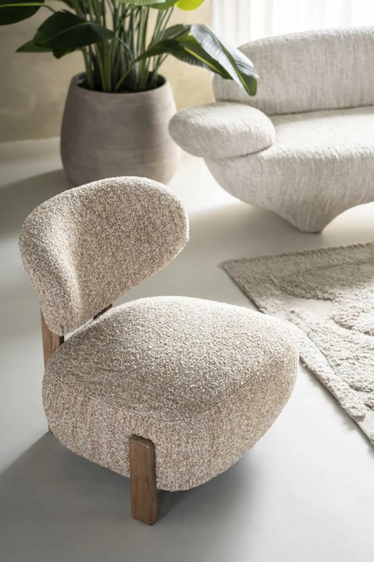 Fauteuil Reza Bouclé en bruin eikenhout - Beige - Loft24.nl