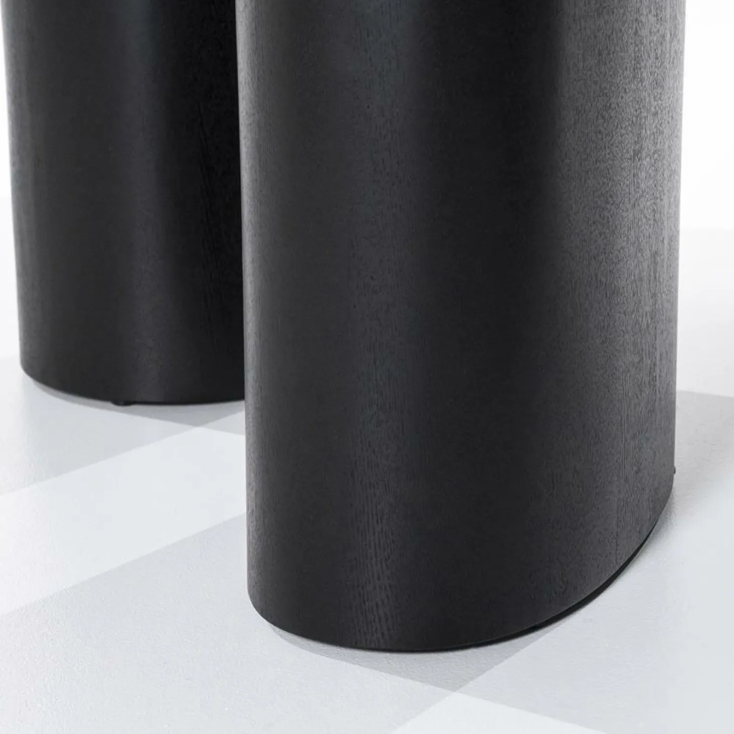 Organische Eettafel Walter Eikenhout 300 x 120cm - Zwart - Loft24.nl