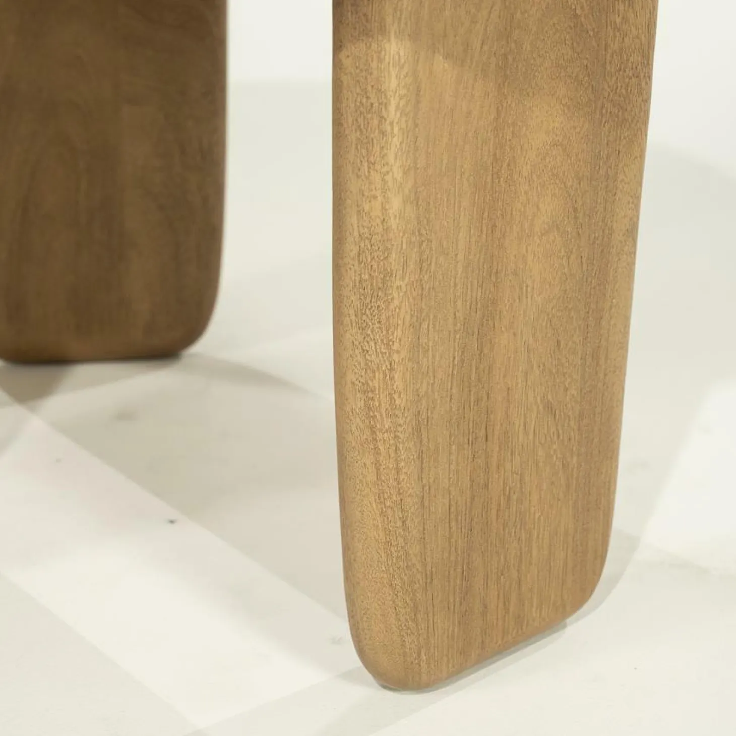 Organische Salontafel Maud Mangohout 65 x 56cm - Naturel - Loft24.nl