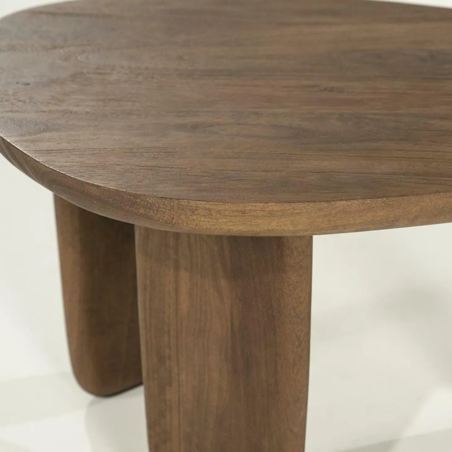 Organische Salontafel Maud Mangohout 65 x 56cm - Lichtbruin - Loft24.nl