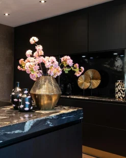 Vaas Kisses Resin kleur Zwart/Roze - Loft24.nl